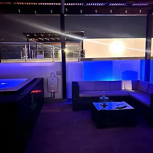  Apartment Outstanding Pent House W/jacuzzi